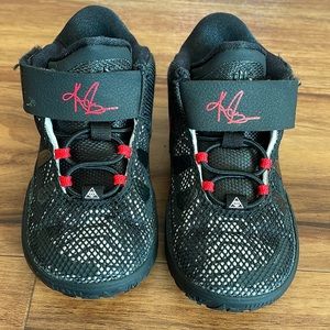 Nike Kyrie toddler basketball shoes